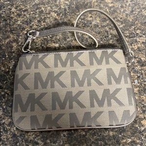 Michael kors gray wristlet